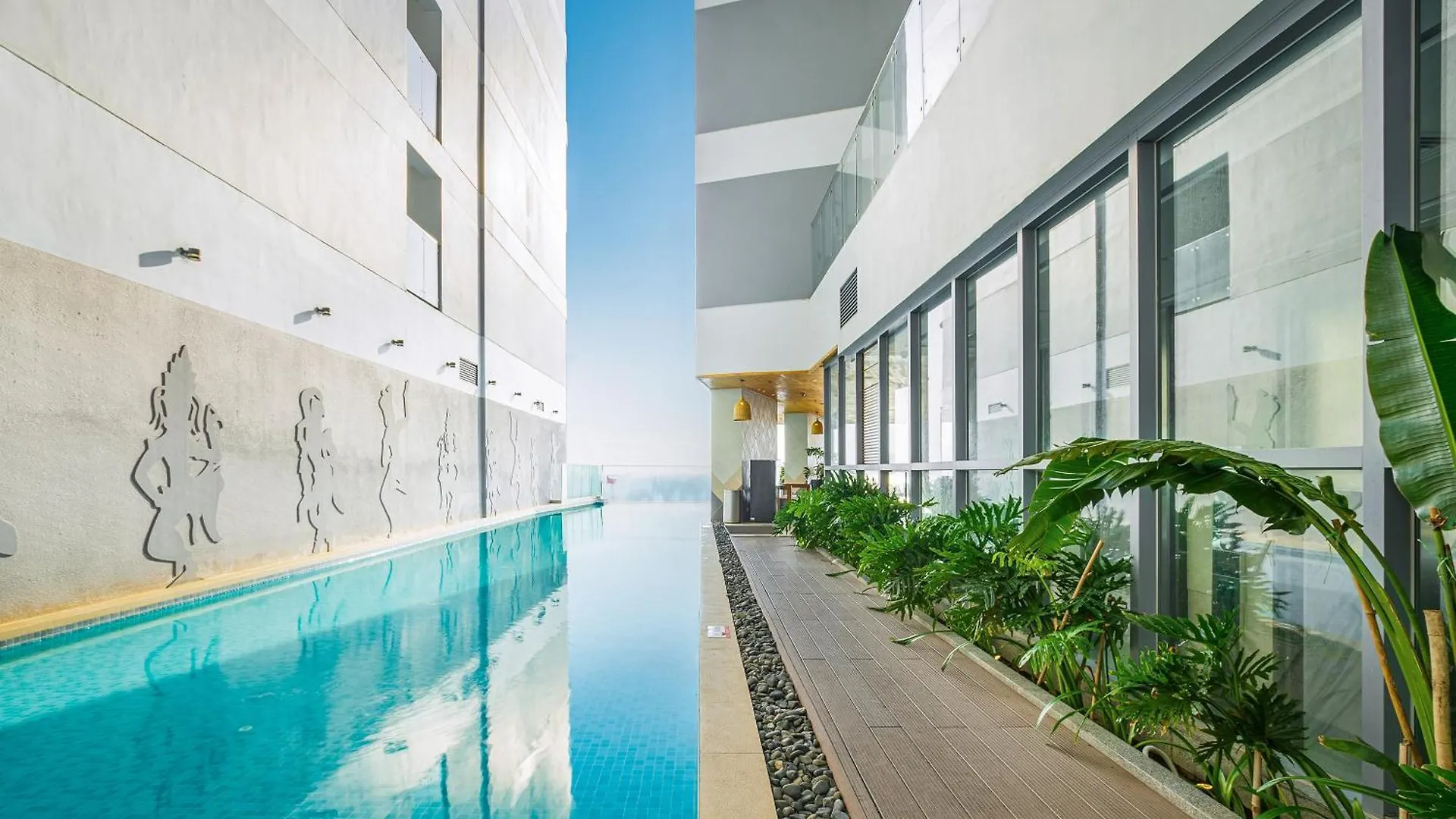 Grand Oceanfront Premier Suite Centre Nha Trang Apartment