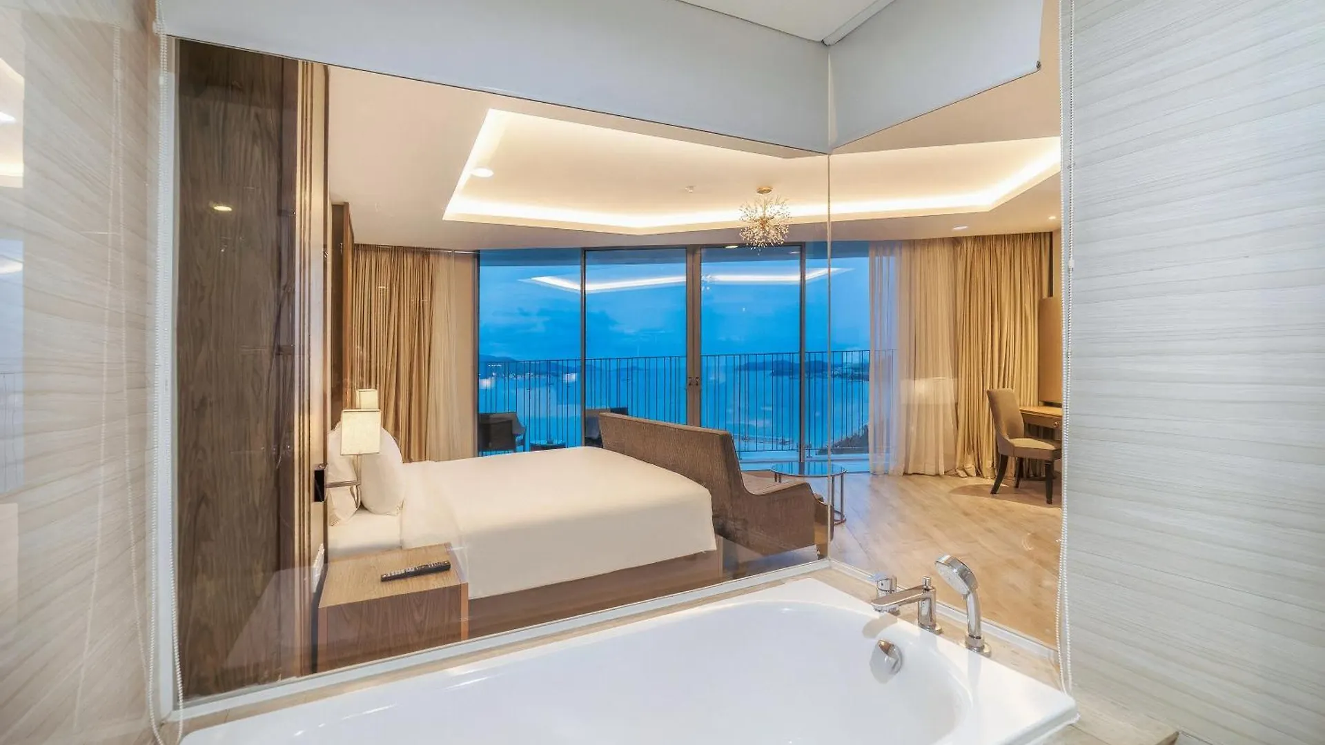 Apartment Grand Oceanfront Premier Suite Centre Nha Trang